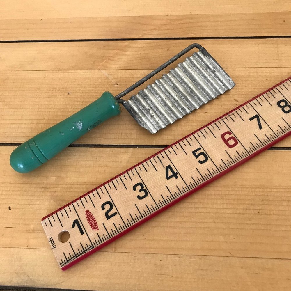 Metal Vegetable Cutter Wavy Crinkle Cut Vintage Kitchen Utensil Wood Handle